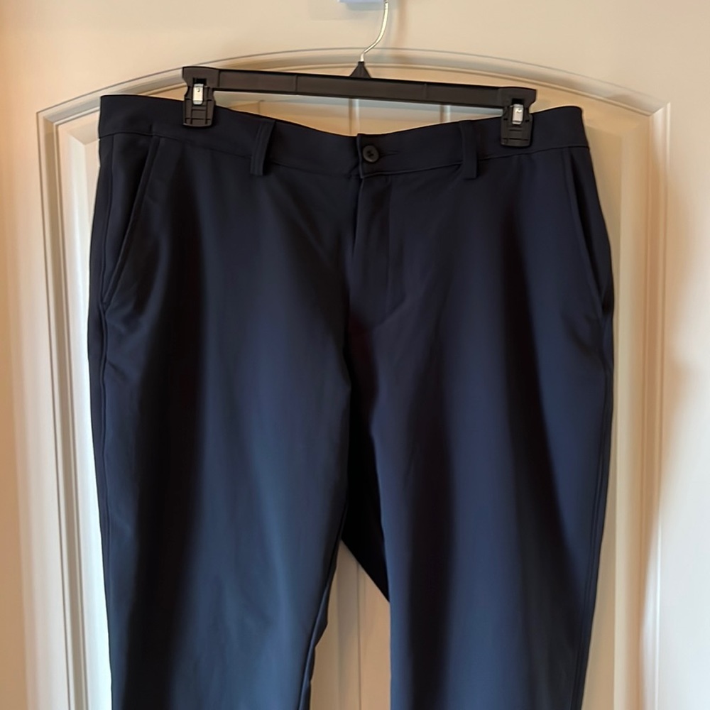 Under Armour golf courses pants 40x30.  Like new. Black